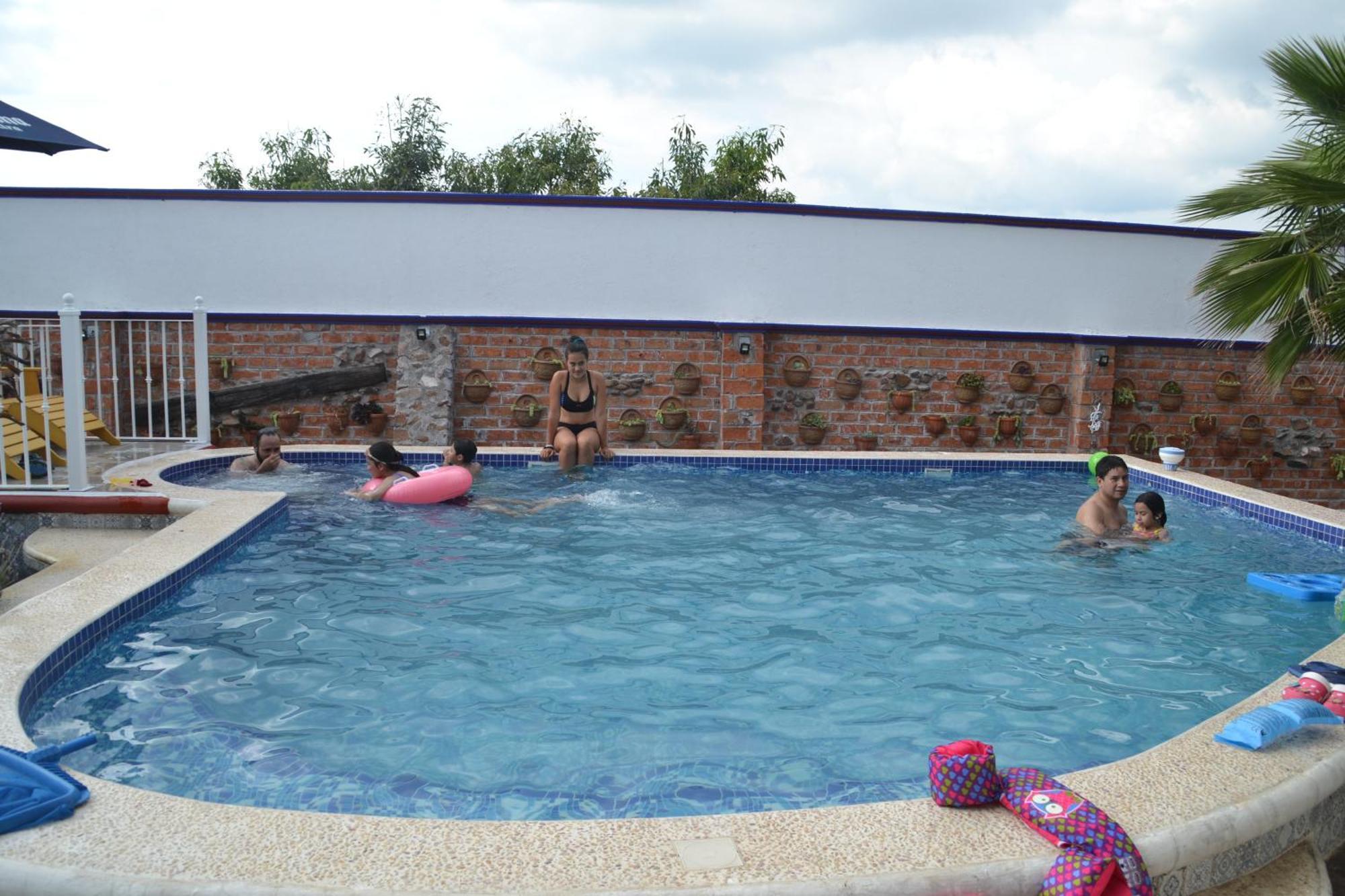 La Casona Azul Bed N Breakfast Santa Rosa de Jauregui ภายนอก รูปภาพ