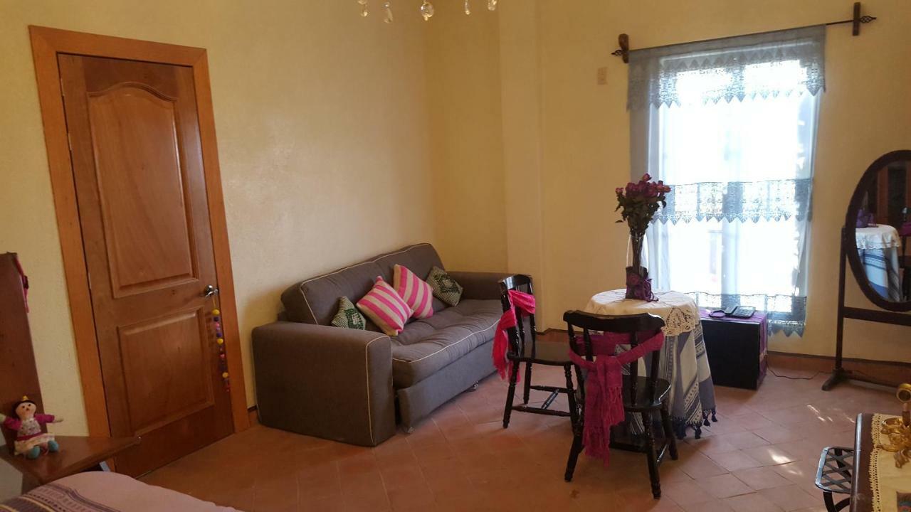 La Casona Azul Bed N Breakfast Santa Rosa de Jauregui ภายนอก รูปภาพ