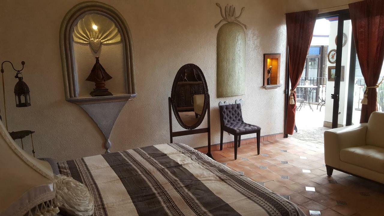 La Casona Azul Bed N Breakfast Santa Rosa de Jauregui ภายนอก รูปภาพ