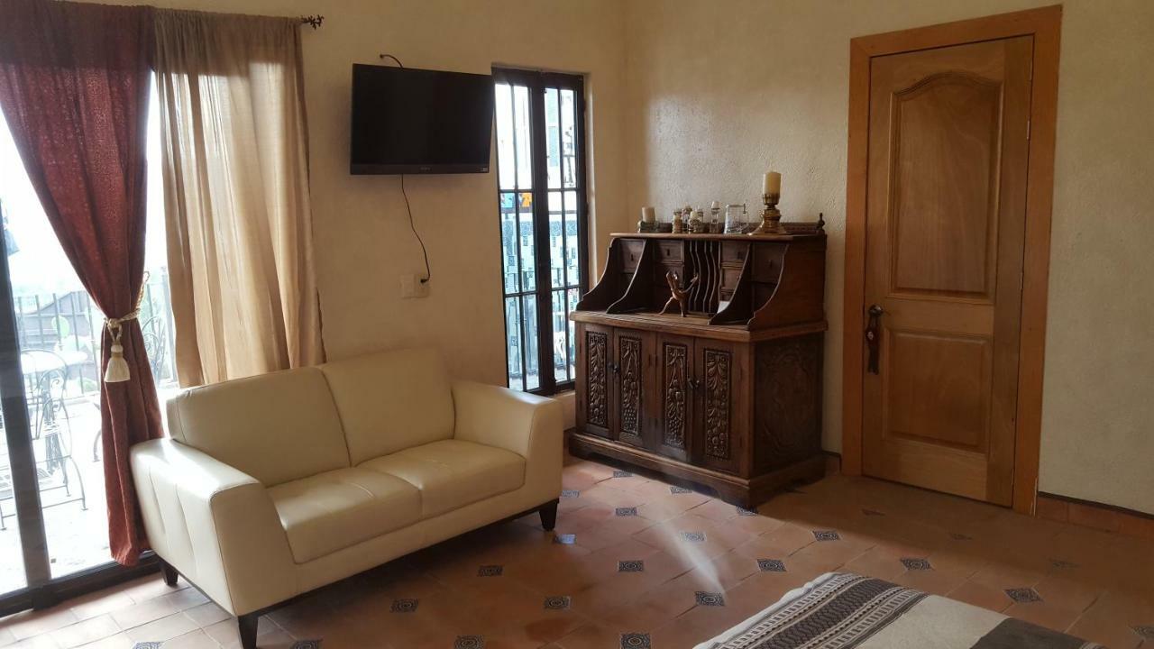 La Casona Azul Bed N Breakfast Santa Rosa de Jauregui ภายนอก รูปภาพ