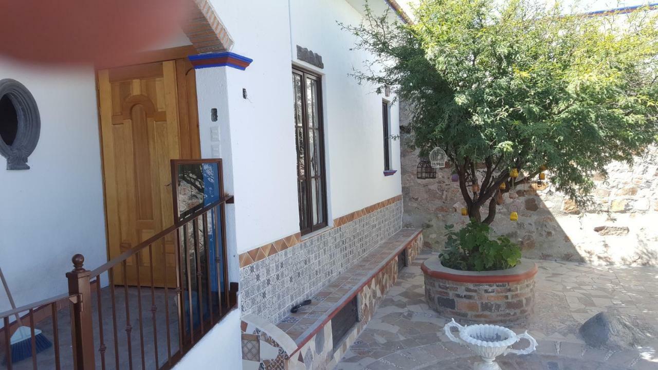 La Casona Azul Bed N Breakfast Santa Rosa de Jauregui ภายนอก รูปภาพ