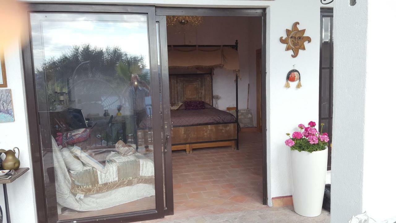 La Casona Azul Bed N Breakfast Santa Rosa de Jauregui ภายนอก รูปภาพ