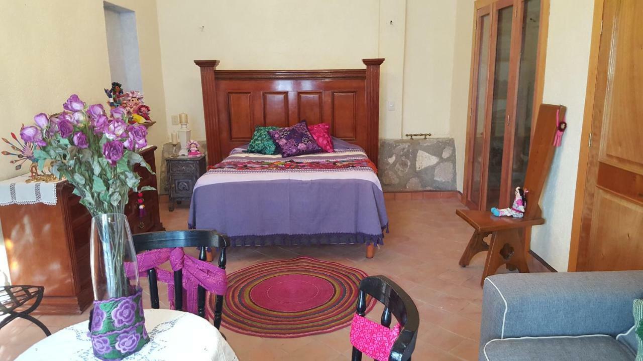 La Casona Azul Bed N Breakfast Santa Rosa de Jauregui ภายนอก รูปภาพ