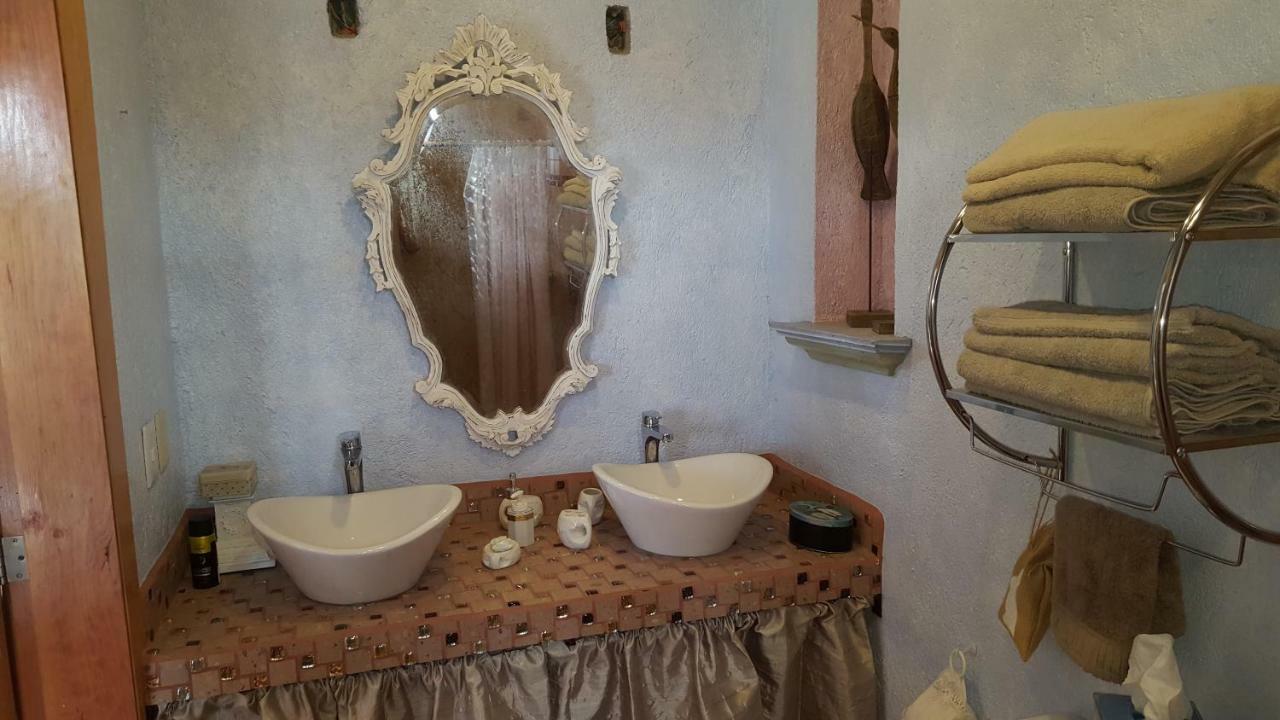 La Casona Azul Bed N Breakfast Santa Rosa de Jauregui ภายนอก รูปภาพ
