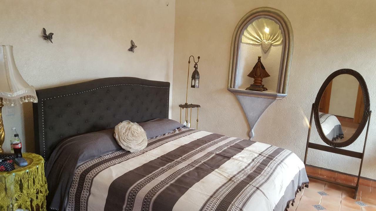La Casona Azul Bed N Breakfast Santa Rosa de Jauregui ภายนอก รูปภาพ
